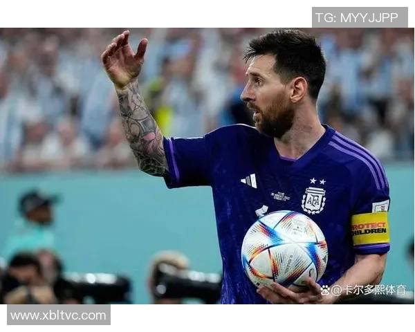 足球明星侧脸照展现运动魅力与个性风采的完美结合